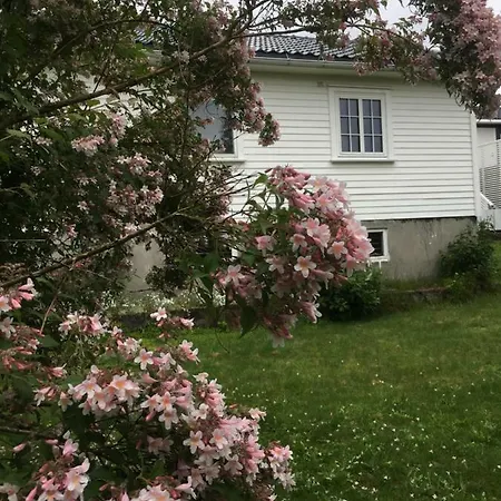 Selvbetjent Overnatting I **lillesand Sentrum** * Lillesand